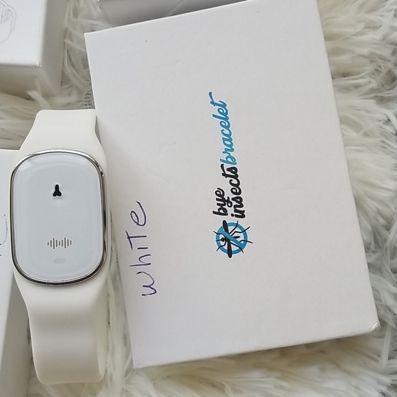 White Bye Insects Bracelet - Picture 3 of 5